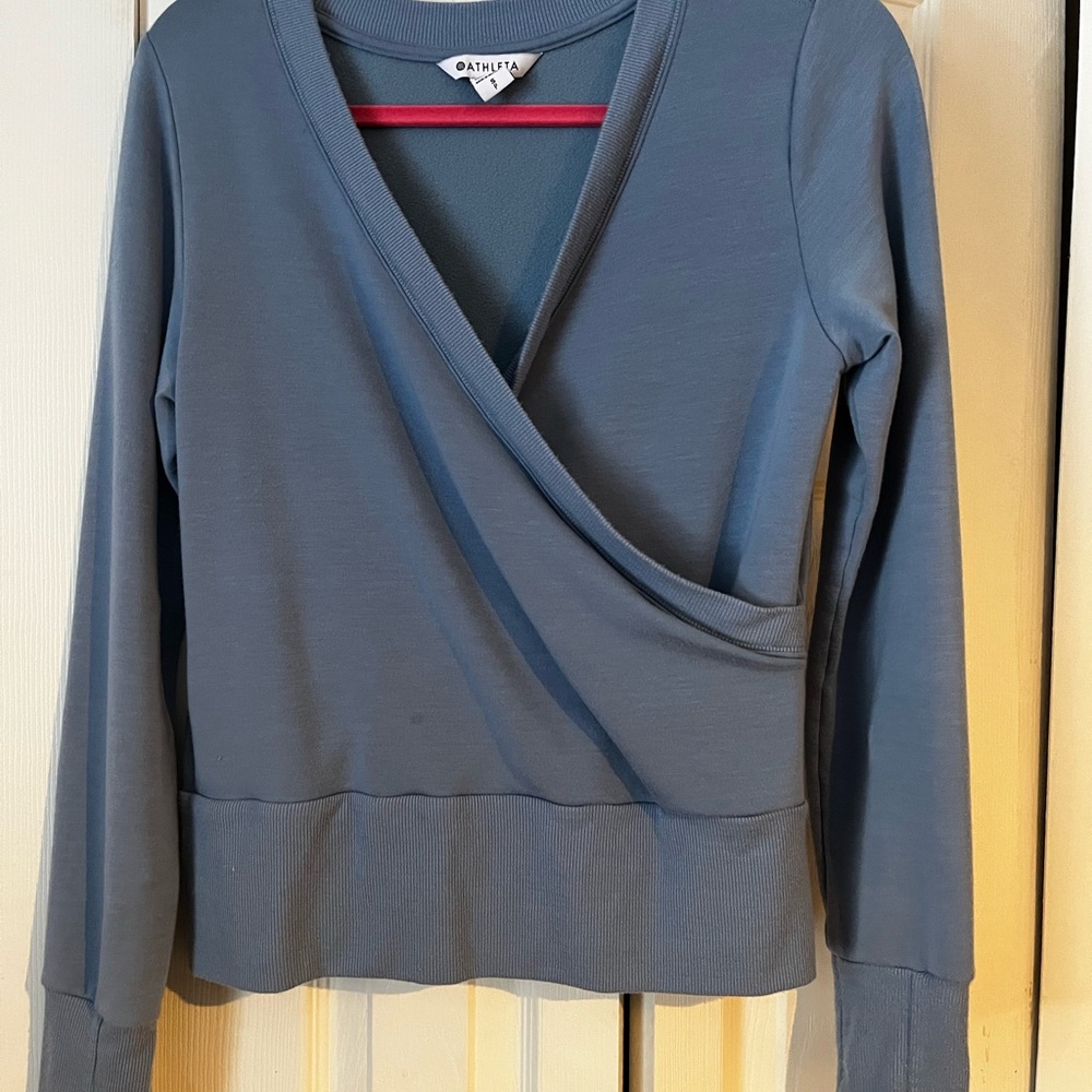 Athleta Slate Blue Long Sleeve Wrap Top size small like new thumb holes